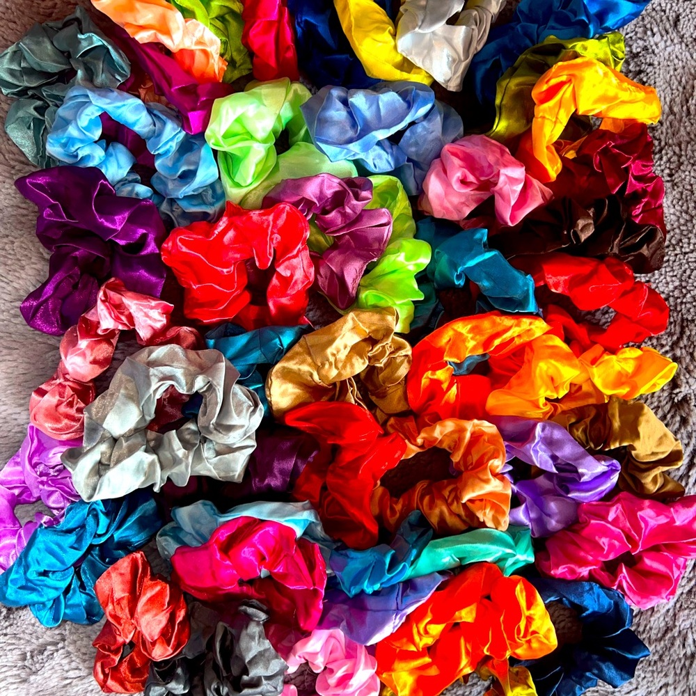 SCRUNCHIES (48)